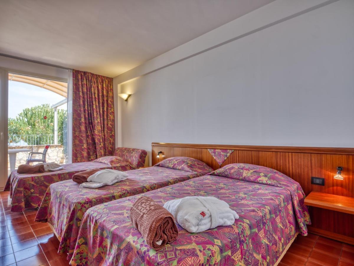 Hotel Antares Letojanni Exterior photo
