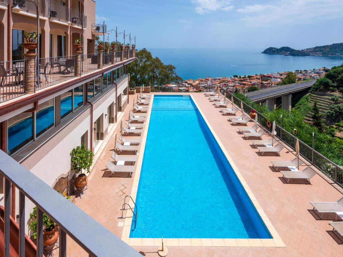 Hotel Antares Letojanni Exterior photo