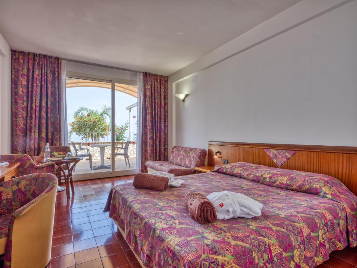 Hotel Antares Letojanni Exterior photo