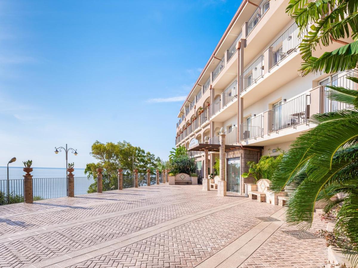 Hotel Antares Letojanni Exterior photo