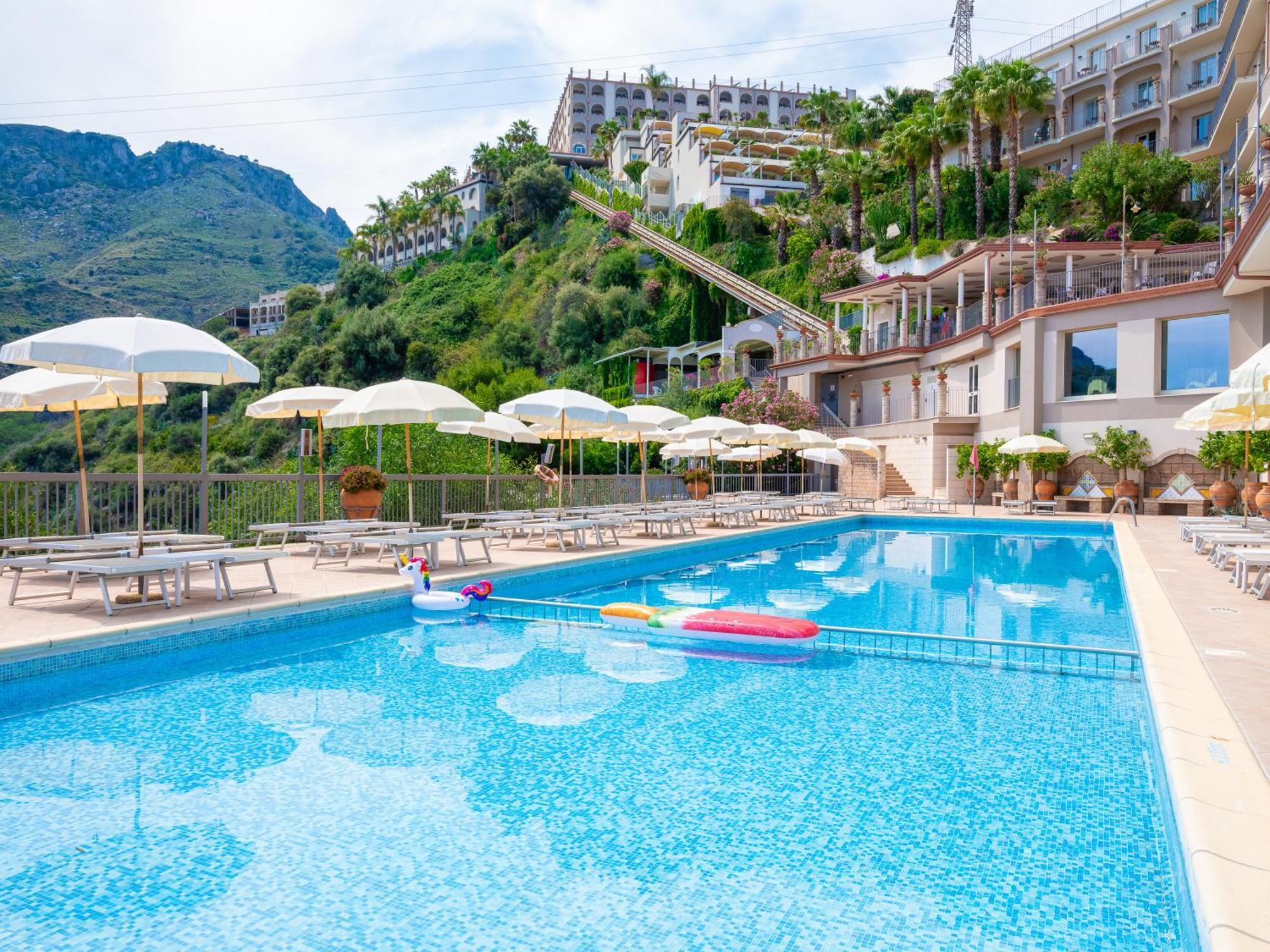 Hotel Antares Letojanni Exterior photo